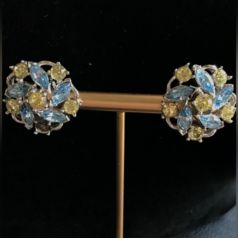 Trifari Vtg CROWN TRIFARI AB Blue Rhinestone Crystal Round Flower Clip Earrings